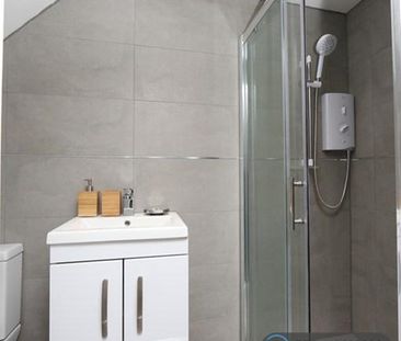1 bedroom in a flat share to rent - Photo 5