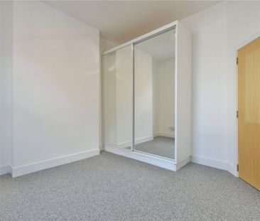 3 bedroom flat to rent - Photo 6