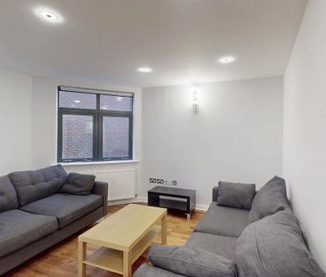 3 bedroom flat to rent - Photo 1