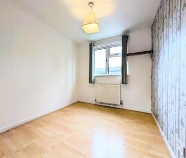 4 bedroom end of terrace house to rent - Photo 4