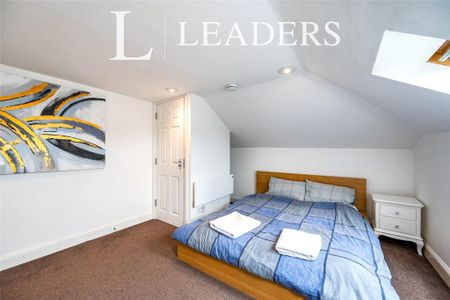 5 bedroom flat to rent - Photo 2