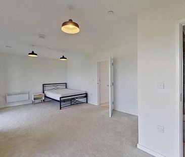 3 bedroom flat to rent - Photo 5