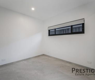 Modern Family Residence! - Photo 2