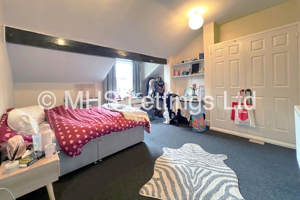 7 Bedroom Mid Terraced House for rent in Regent Park Avenue - Photo 1