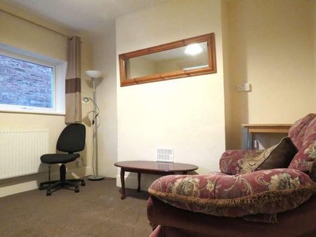 Bedroom Detached House In Winton, BH9 - Photo 3