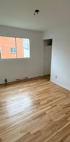 Grand 4 1/2 a louer - Photo 1