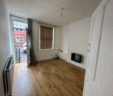 Available NOW FULLY REFURBISHED - Rent Amount: £850per month - Depo... - Photo 3