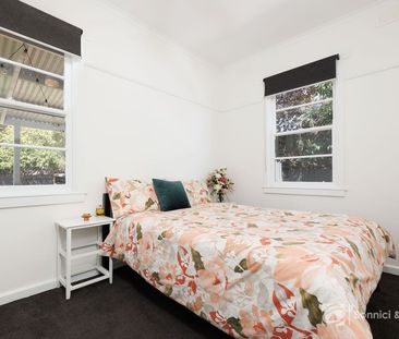 MODERN COMFORT MEETS COTTAGE CHARM IN PRIME WODONGA LOCATION - Photo 5