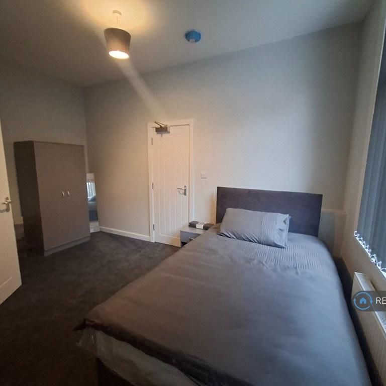 1 bedroom in a house share to rent - Photo 1