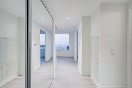 For Lease - 8 Wellesley Street Unit# 5611, Toronto, Ontario - Photo 4