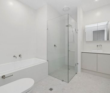 Modern 3-Bedroom Townhouse in Prime Woodforde Location - Photo 5