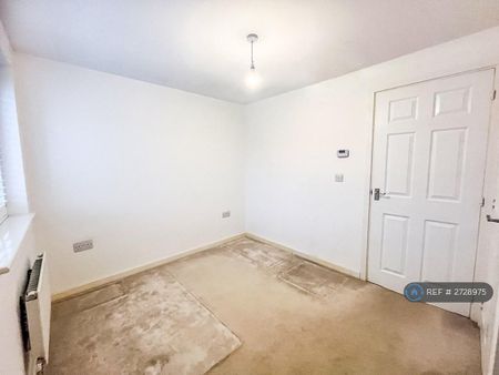 2 bedroom semi-detached house to rent - Photo 4