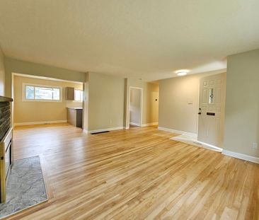 For Lease - 2368 Drury Lane Unit# Main, Parkway Park - Queensway Te... - Photo 1