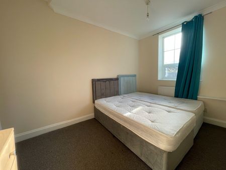 2 Bed Flat, Albert Road South, SO14 - Photo 2