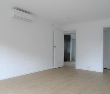 Spacious Renovated Unit - Photo 4