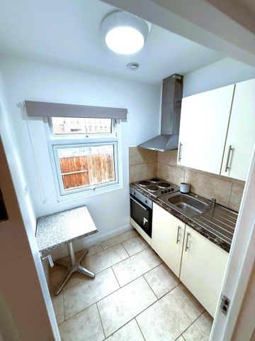 Studio to rent - Photo 4