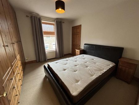 3 bedroom end of terrace house to rent - Photo 4