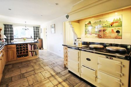 4 bedroom House To Let - Photo 5