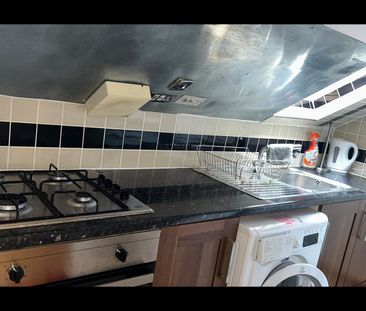 Studio Flat, Elm Road, E11 - Photo 5