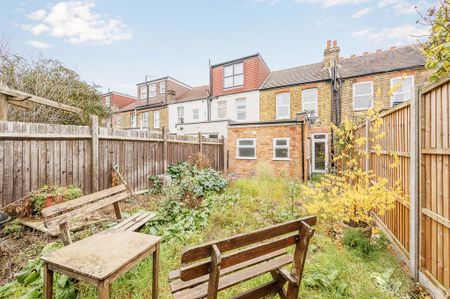 3 bedroom terraced house to rent - Photo 3