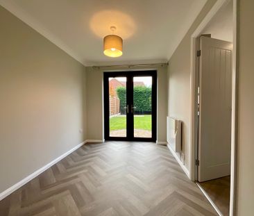 3 bedroom Detached House to let - Photo 3