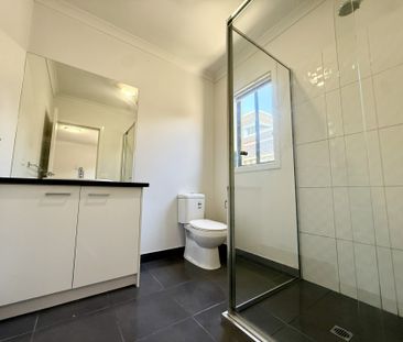 18 Andromeda Avenue, Truganina VIC, Belconnen - Photo 3