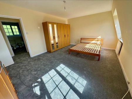 3 bedroom apartment to rent - Photo 2