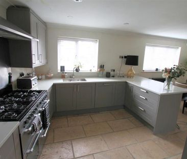 2 bedroom semi-detached house to rent - Photo 5