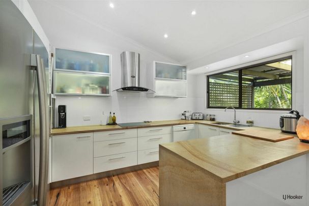 THREE BEDROOM FAMILY HOME WITH NATURE AT ITS DOORSTEP - Photo 1