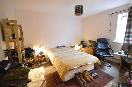 2 bedroom flat to rent - Photo 2