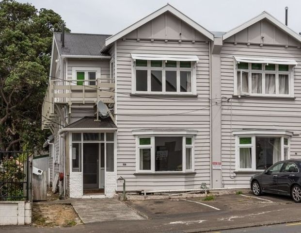 5 Bedroom Flat - Photo 1