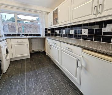3 bedroom semi-detached house to rent - Photo 6
