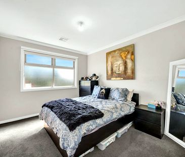 Stylish Low-Maintenance Townhouse with Dandenong Ranges Views - Photo 4