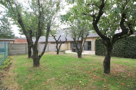 Instapklare woning (2004) met zonnepanelen en idyllische tuin - Photo 2