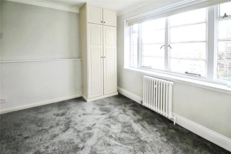3 bedroom flat to rent - Photo 4