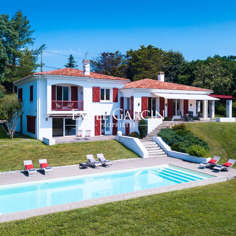 Maison à louer à Urrugne, avec vue magnifique sur la Rhune. - Photo 1