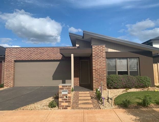 Stunning Family Home at 6 Rachel Way, Thornhill Park - Photo 1