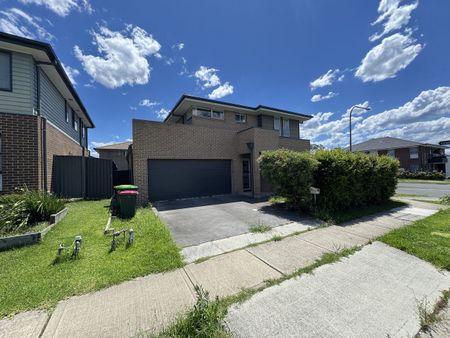 Luxurious Double Storey Family Living in the centre of North Kellyville - Photo 5