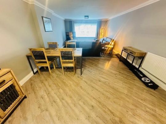 2 bedroom Flat To Let - Photo 1