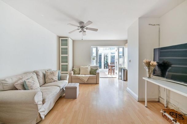 2 bedroom maisonette to rent - Photo 1