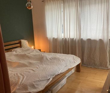 SUPER LAGE! ZENTRAL & RUHIG. Hübsche Wohnung mit Balkon, Einbauküch... - Photo 2