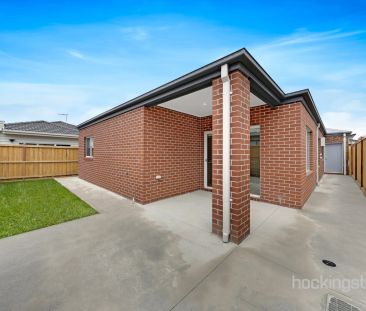 BRAND NEW LUXURIOUS FAMILY HOME - Photo 3