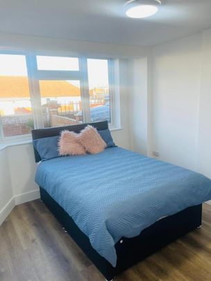 1 bedroom in a house share to rent - Photo 1