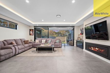 Luxury Family Living in Revesby Heights - $1,400 Per Week - Photo 3