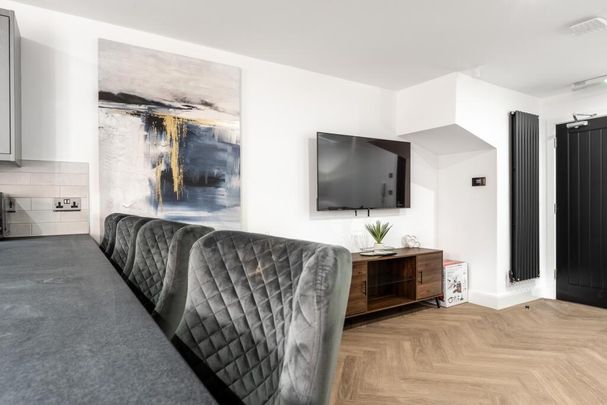 6 bedroom house to rent - Photo 1