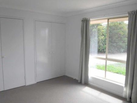 Comfortbale Three Bedroom Home - Rent will be increased to $550 from 03/06/2026 - Photo 2