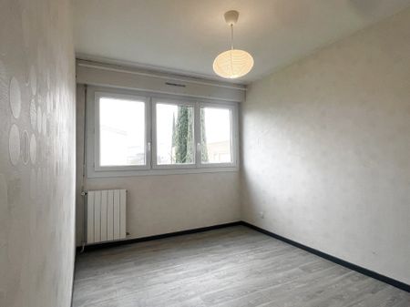 Location Appartement 3 pièces 68m² PONT ST ESPRIT 30130 - Photo 5
