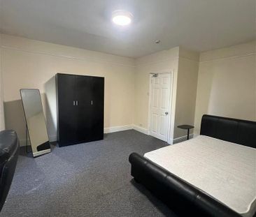 6 bedroom private hall to rent - Photo 4