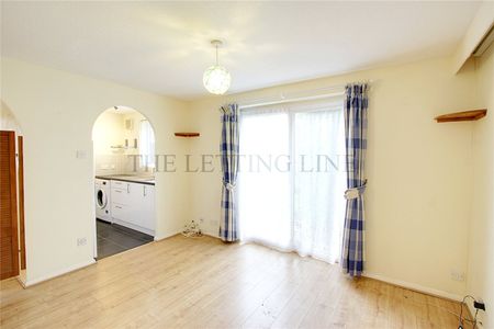 Woodfield Close, Enfield, Middlesex, EN1 2AZ - Photo 2