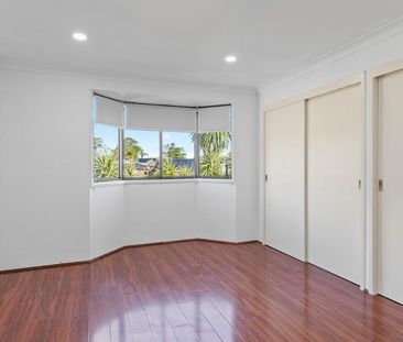 Spacious Double-Storey Family Home with garage - Photo 5